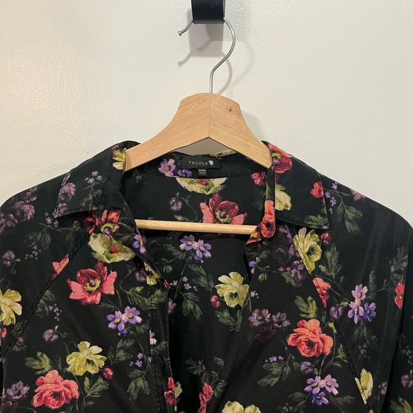 Tallulah Black Floral Silk Blend Oversized - 23” P2P – Size XS. - Picture 3 of 4